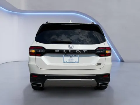 More photos of 2026 Honda Pilot EX-L at Airport Honda, TN