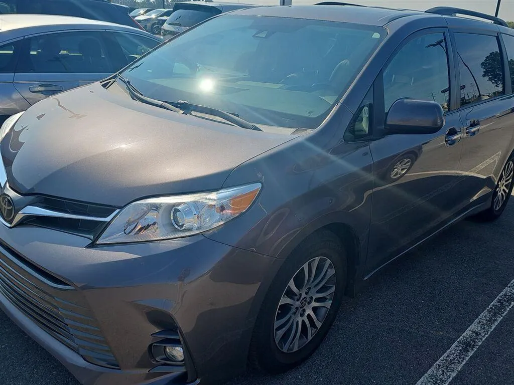 Gray 2020 Toyota Sienna XLE 8-Passenger for sale in Alcoa, TN