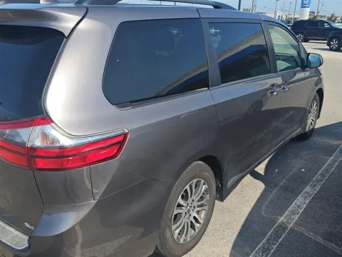 More photos of 2020 Toyota Sienna XLE 8-Passenger at Airport Honda, TN