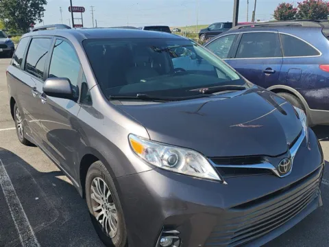More photos of 2020 Toyota Sienna XLE 8-Passenger at Airport Honda, TN