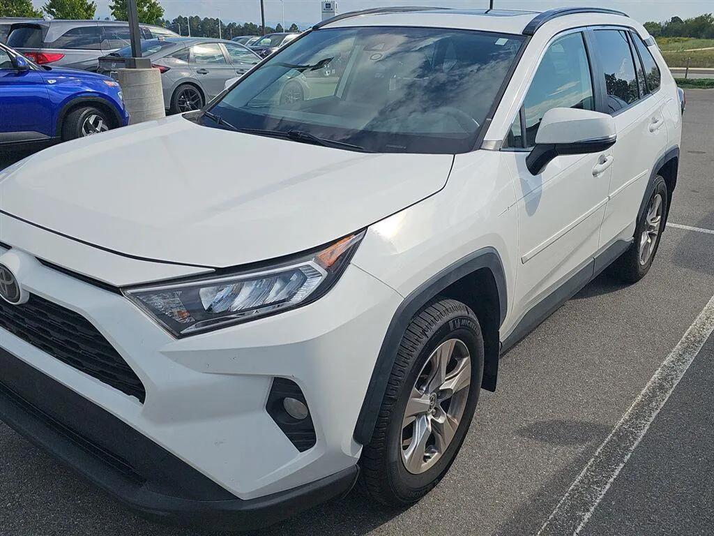 White 2020 Toyota RAV4 XLE for sale in Alcoa, TN