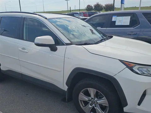More photos of 2020 Toyota RAV4 XLE at Airport Honda, TN
