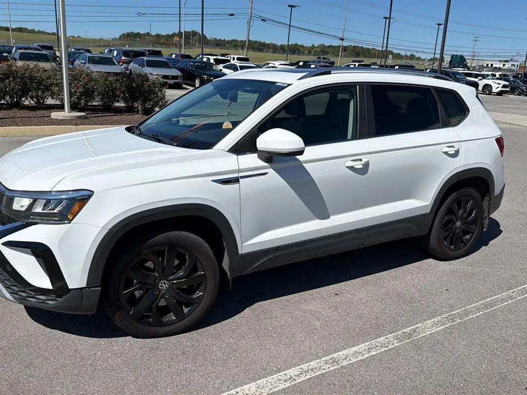 White 2022 Volkswagen Taos SE for sale in Alcoa, TN