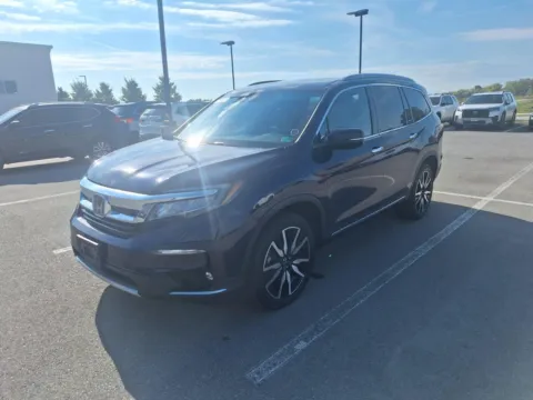 Another view of 2021 Honda Pilot Touring w/Rear Captain's Chairs for sale in Alcoa, TN at Airport Honda
