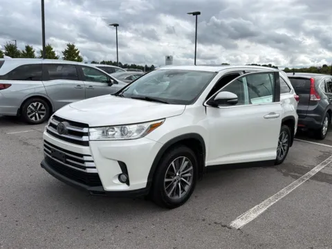 White 2019 Toyota Highlander XLE for sale in Alcoa, TN
