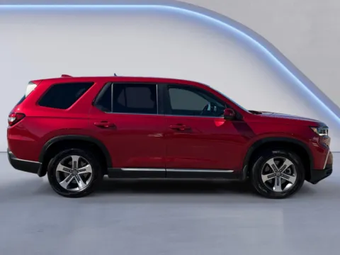 Photos of 2025 Honda Pilot EX-L for sale in Alcoa, TN at Airport Honda