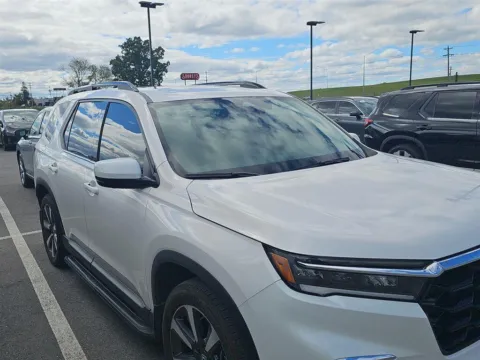 More photos of 2025 Honda Pilot Elite at Airport Honda, TN