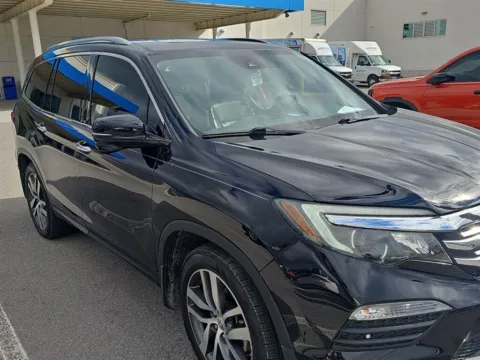 More photos of 2016 Honda Pilot Touring at Airport Honda, TN