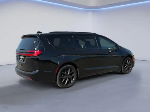 Another view of 2025 Chrysler Pacifica Limited for sale in Alcoa, TN at Twin City Buick GMC
