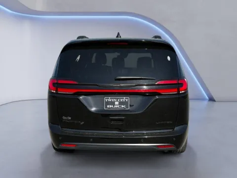 More photos of 2025 Chrysler Pacifica Limited at Twin City Buick GMC, TN