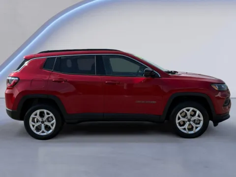 Photos of 2025 Jeep Compass Latitude for sale in Alcoa, TN at Twin City Buick GMC
