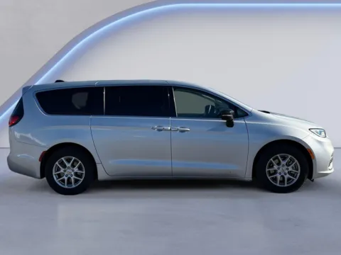 Photos of 2024 Chrysler Pacifica Touring L for sale in Alcoa, TN at Twin City Hyundai