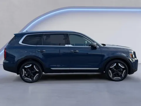 Photos of 2023 KIA TELLURIDE S for sale in Alcoa, TN at Twin City Hyundai