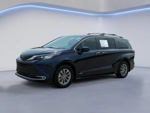 Blue 2021 Toyota Sienna XLE for sale in Alcoa, TN