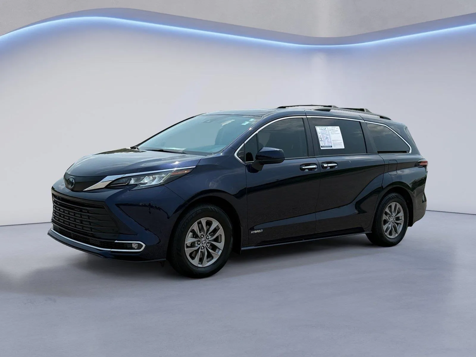 Blue 2021 Toyota Sienna XLE for sale in Alcoa, TN