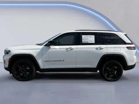 Photos of 2023 Jeep Grand Cherokee Limited for sale in Alcoa, TN at Twin City Hyundai