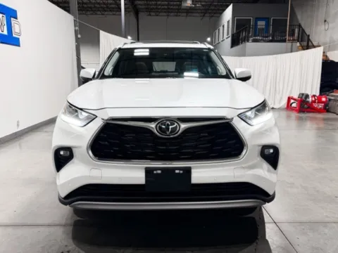More photos of 2025 Toyota Highlander Hybrid Limited 25th Edition at Indy Wholesale Direct, IN