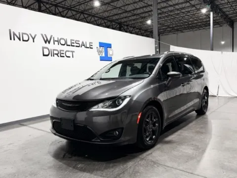 More photos of 2018 Chrysler Pacifica Limited at Indy Wholesale Direct, IN