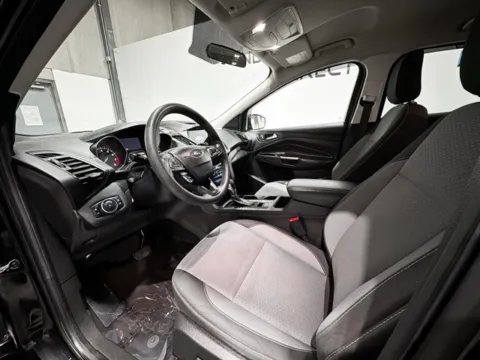 Photos of 2018 Ford Escape SE for sale in Carmel, IN at Indy Wholesale Direct