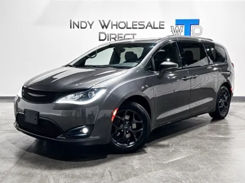 Gray 2018 Chrysler Pacifica Limited for sale in Carmel, IN