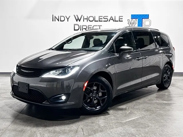 2018 Chrysler Pacifica Limited's photo