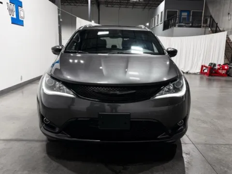More photos of 2018 Chrysler Pacifica Limited at Indy Wholesale Direct, IN
