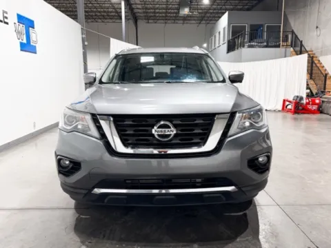 More photos of 2020 Nissan Pathfinder SL at Indy Wholesale Direct, IN