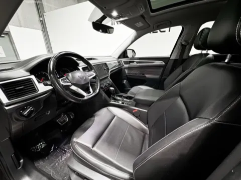 Photos of 2021 Volkswagen Atlas 3.6L V6 SE w/Technology R-Line for sale in Carmel, IN at Indy Wholesale Direct