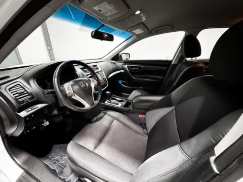 Photos of 2017 Nissan Altima 2.5 SR for sale in Carmel, IN at Indy Wholesale Direct