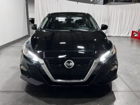 More photos of 2021 Nissan Altima 2.5 SR at Indy Wholesale Direct, IN