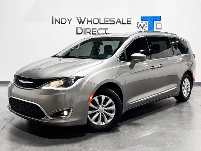 Silver 2018 Chrysler Pacifica Touring L for sale in Carmel, IN