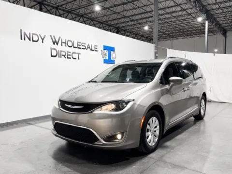 More photos of 2018 Chrysler Pacifica Touring L at Indy Wholesale Direct, IN