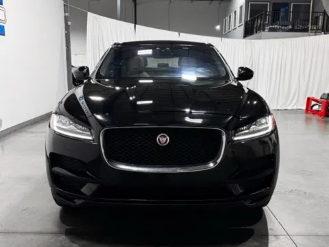 More photos of 2017 Jaguar F-PACE 35t Prestige at Indy Wholesale Direct, IN