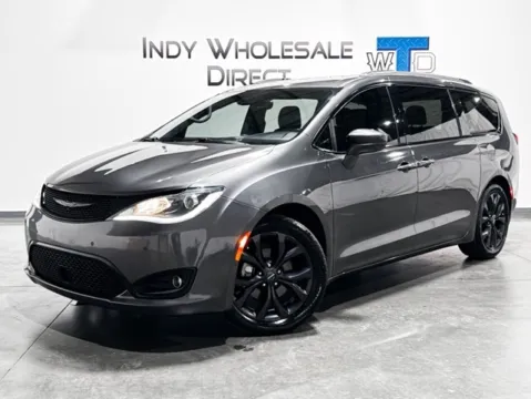 Gray 2020 Chrysler Pacifica Touring L for sale in Carmel, IN