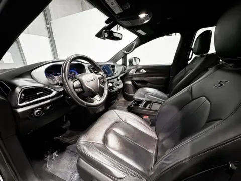 Photos of 2020 Chrysler Pacifica Touring L for sale in Carmel, IN at Indy Wholesale Direct