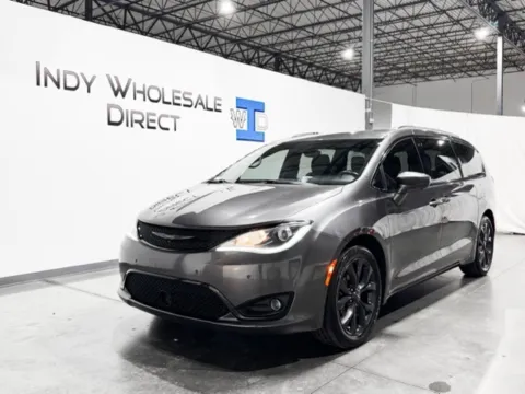 More photos of 2020 Chrysler Pacifica Touring L at Indy Wholesale Direct, IN