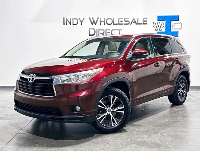Red 2016 Toyota Highlander XLE V6 for sale in Carmel, IN