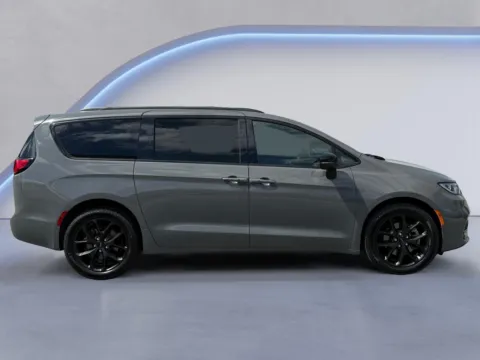 Photos of 2023 Chrysler Pacifica Limited for sale in Alcoa, TN at Twin City Nissan