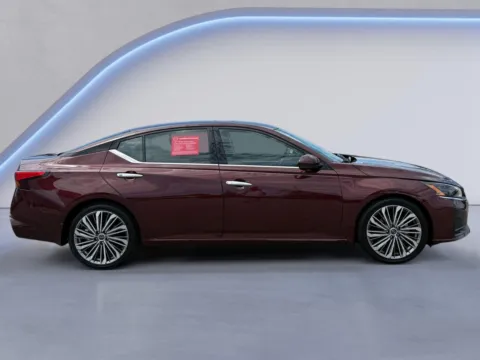Photos of 2023 Nissan Altima 2.5 SL for sale in Alcoa, TN at Twin City Nissan