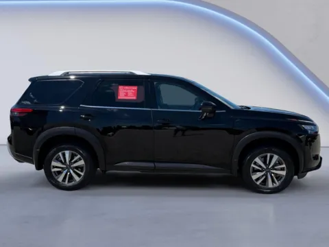 Photos of 2025 Nissan Pathfinder SL for sale in Alcoa, TN at Twin City Nissan