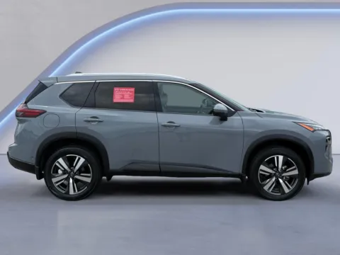 Photos of 2025 NISSAN ROGUE SL for sale in Alcoa, TN at Twin City Nissan