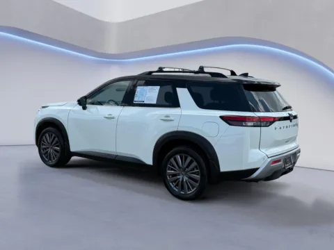More photos of 2023 Nissan Pathfinder SL at Twin City Nissan, TN