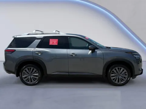 Photos of 2025 Nissan Pathfinder SL for sale in Alcoa, TN at Twin City Nissan