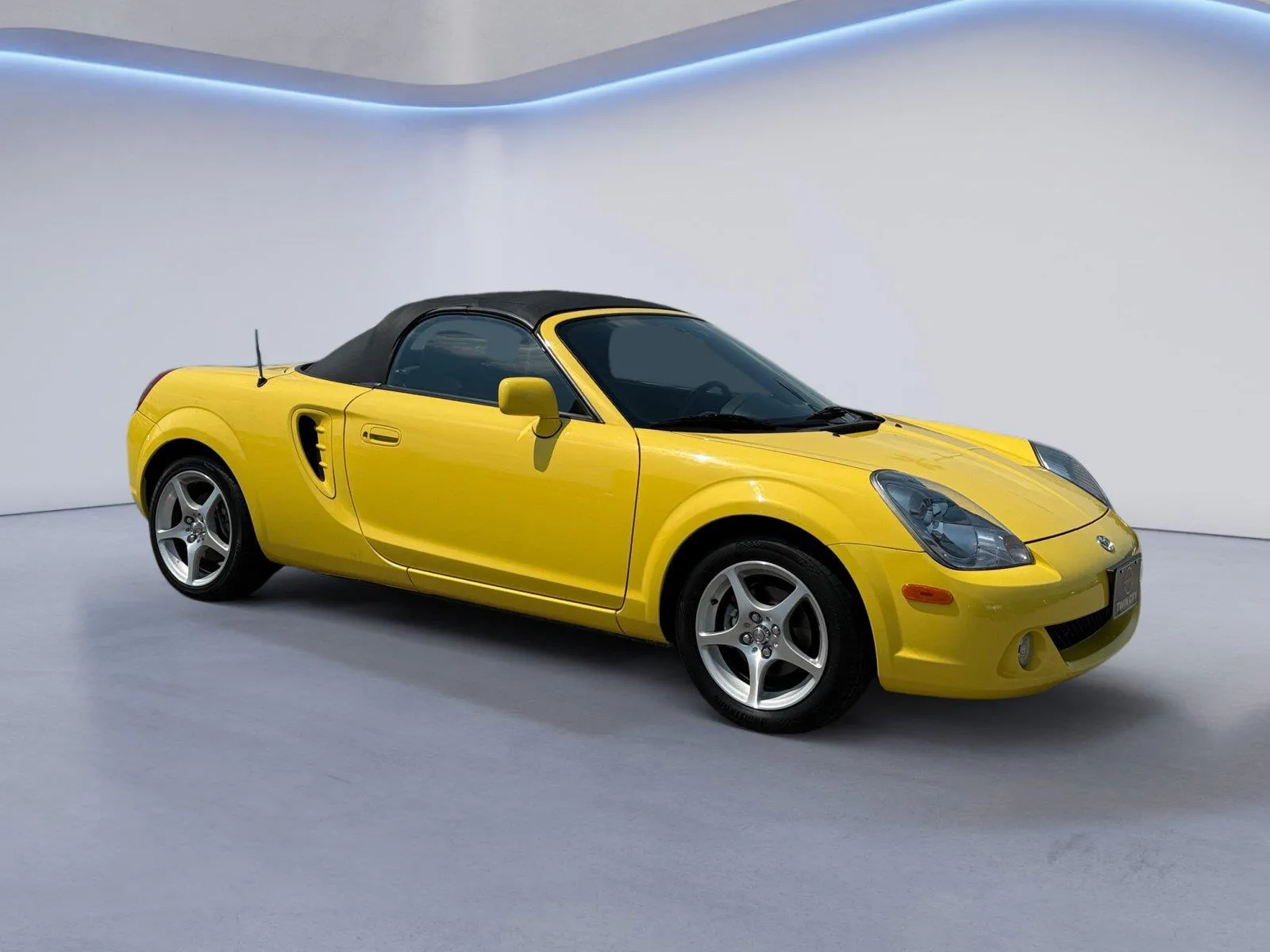 Yellow 2004 TOYOTA MR2 for sale in Alcoa, TN