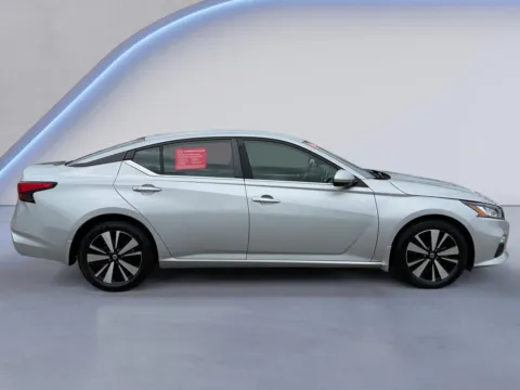 Photos of 2022 Nissan Altima 2.5 SV for sale in Alcoa, TN at Twin City Nissan
