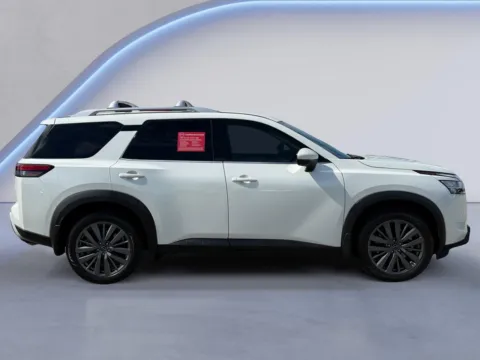 Photos of 2024 Nissan Pathfinder SL for sale in Alcoa, TN at Twin City Nissan