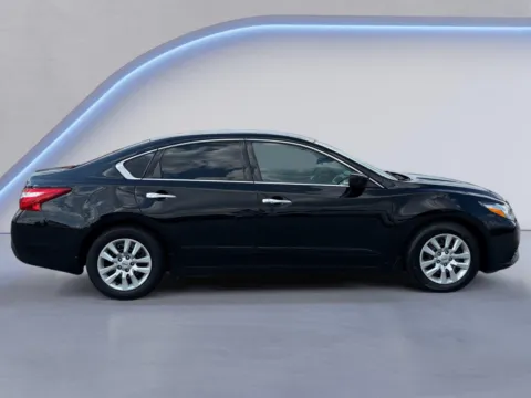 Photos of 2016 Nissan Altima 2.5 S for sale in Alcoa, TN at Twin City Nissan