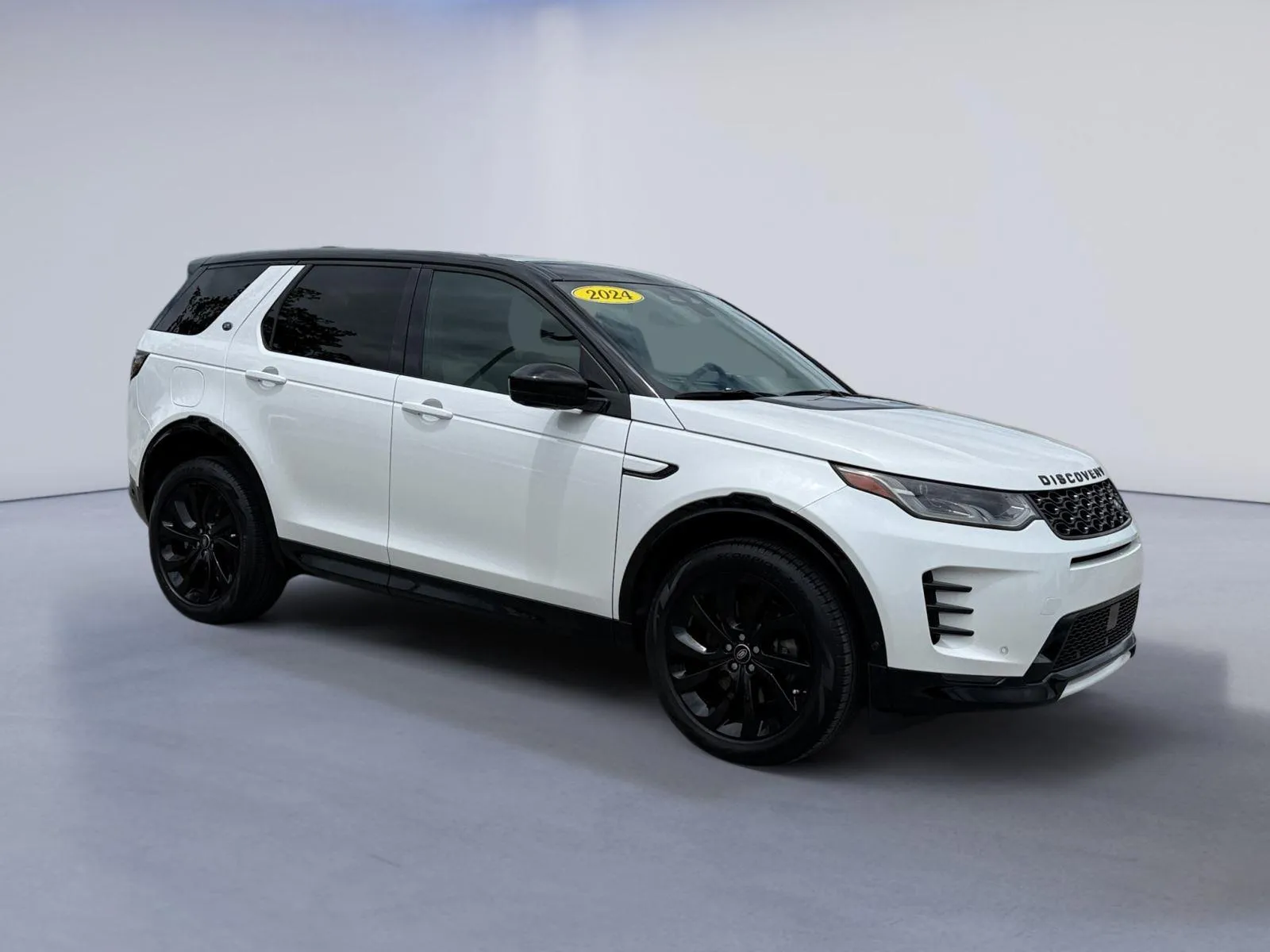 White 2024 Land Rover Discovery Sport Dynamic SE for sale in Knoxville, TN