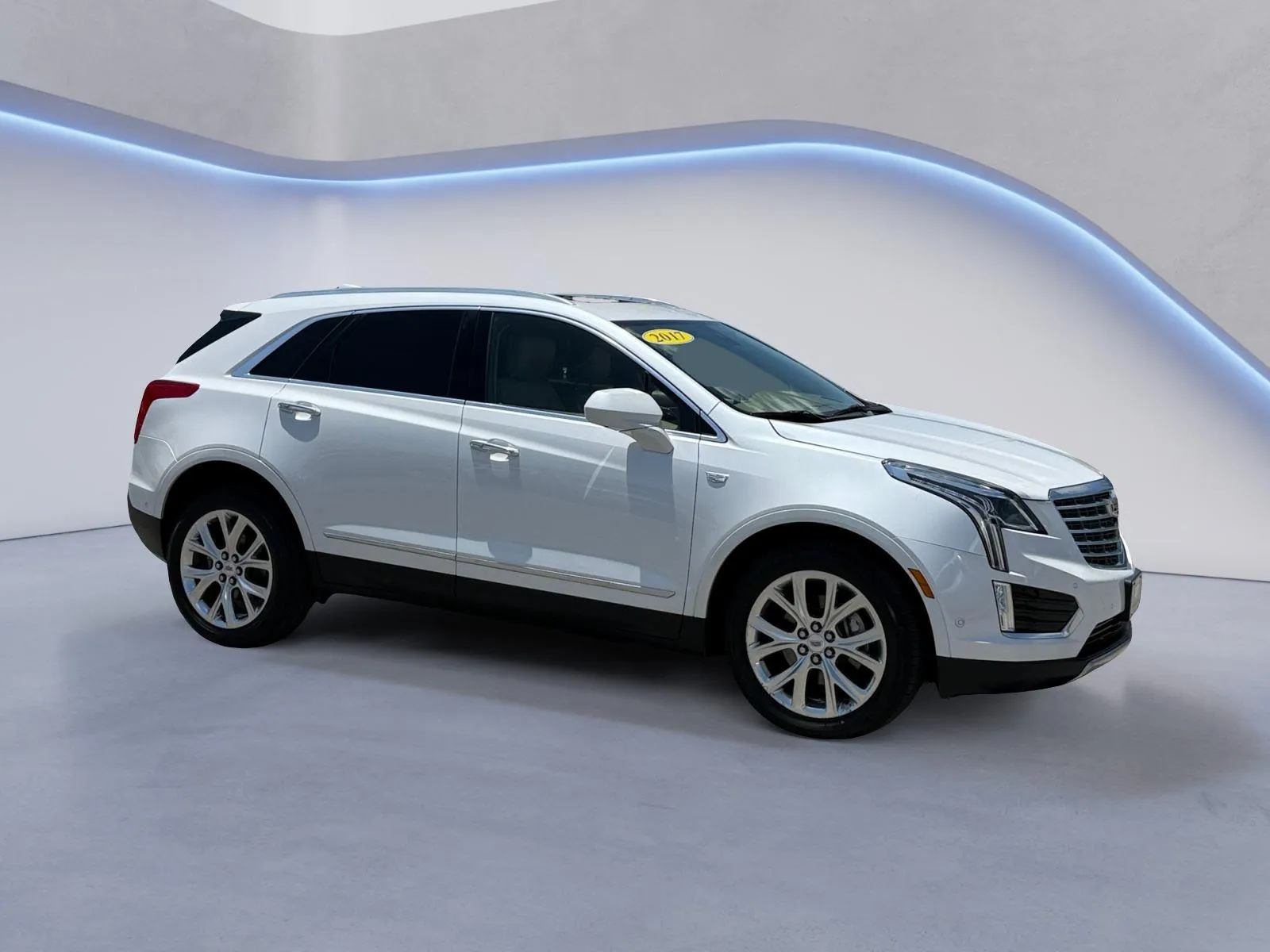 White 2017 Cadillac XT5 Platinum AWD for sale in Knoxville, TN