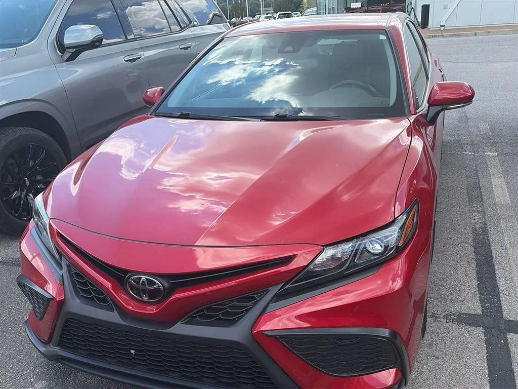 Red 2022 Toyota Camry SE for sale in Knoxville, TN